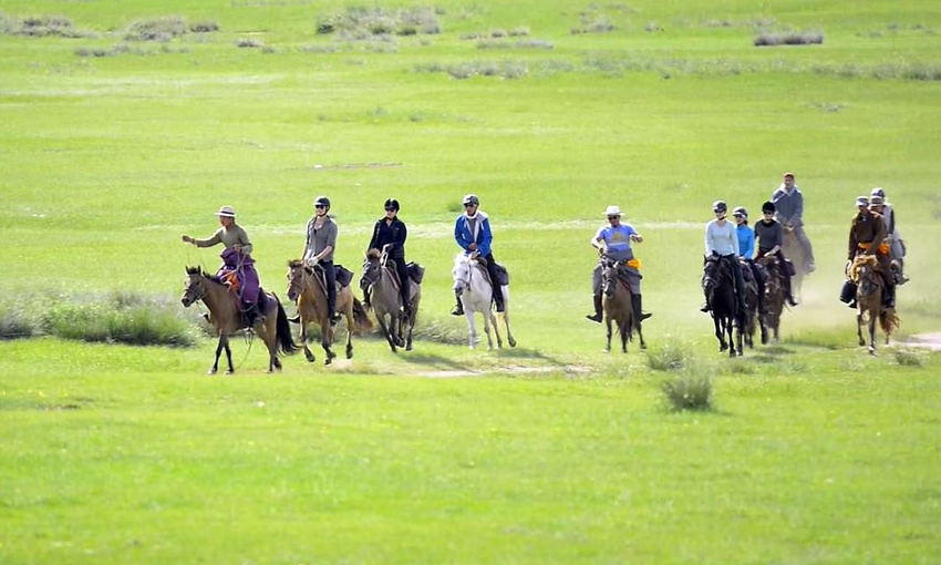 STEPPE HORSE RIDING TOUR